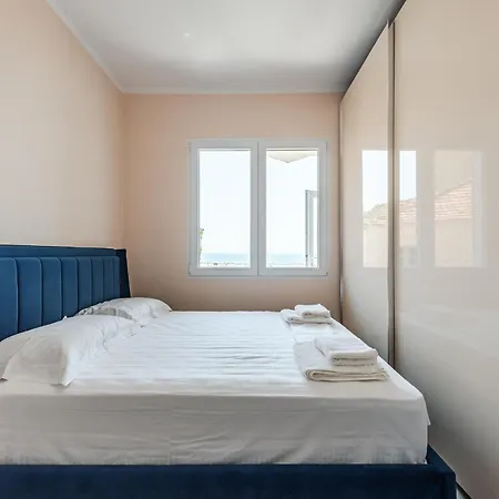 Apartment Modern Mirage